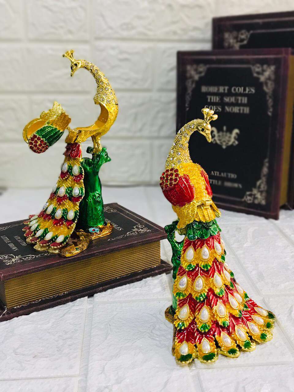 Figurines & Sculptures