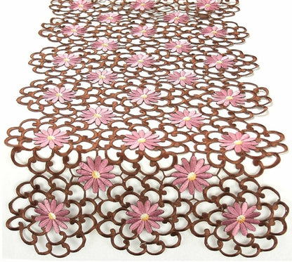 XD10183  Daisy Splendor Table Runner